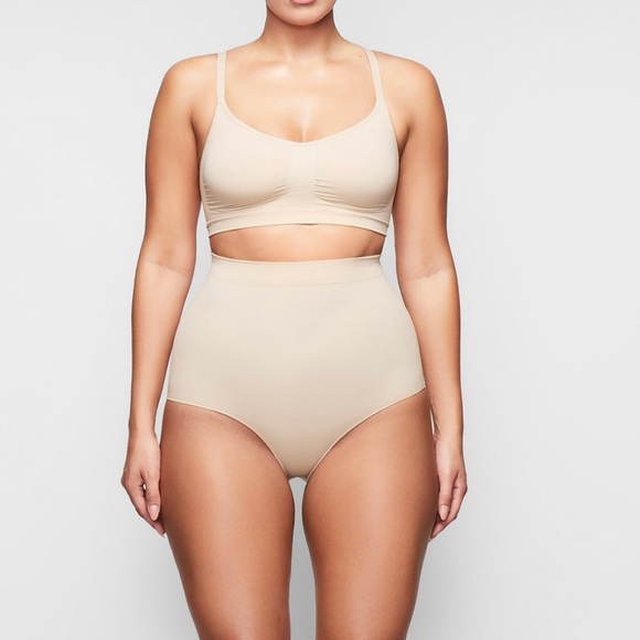 SKIMS S/M Seamless Sculpt Bralette in Clay - Picture 2 of 5